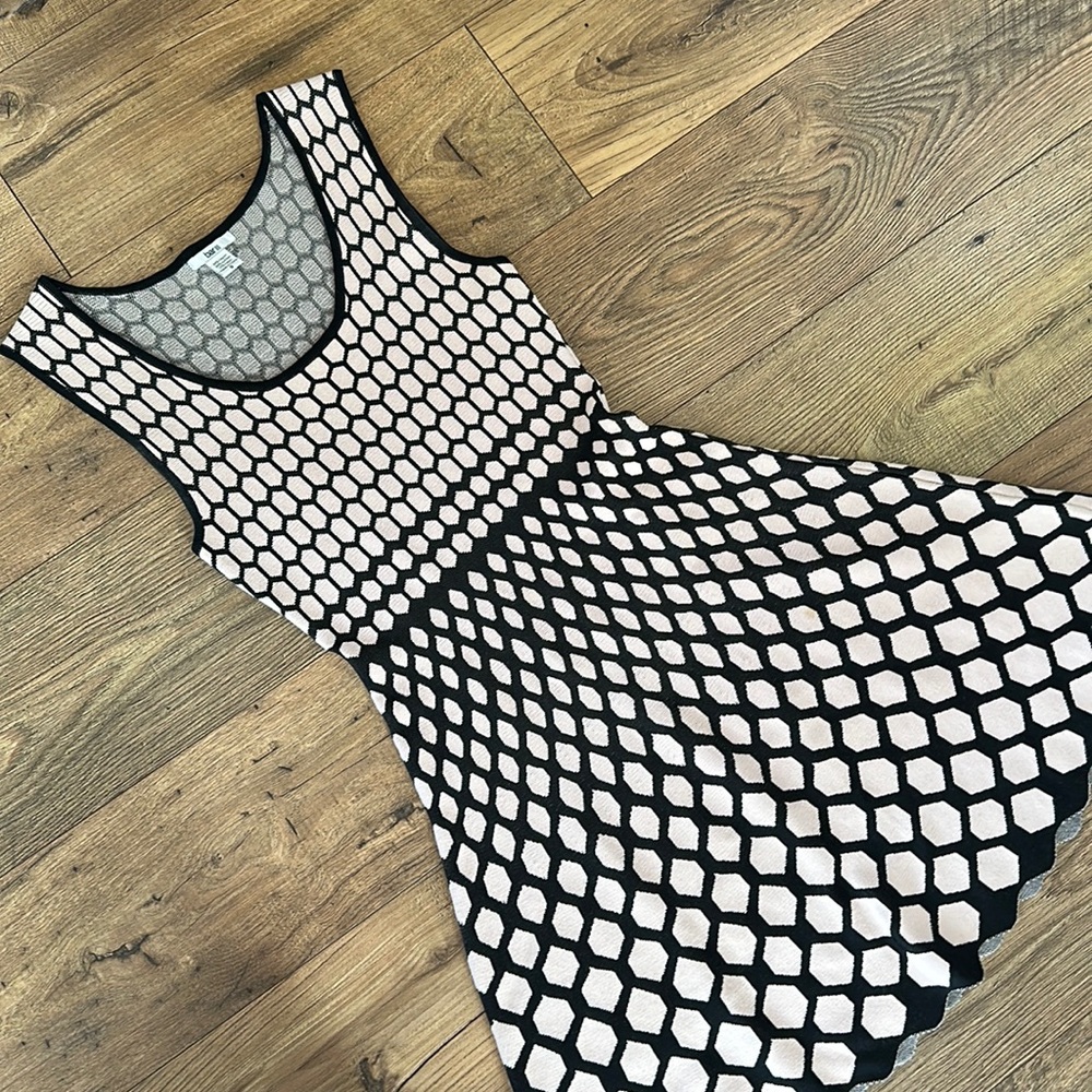 Bar III dress that goes to knees- super cute fit and flare style